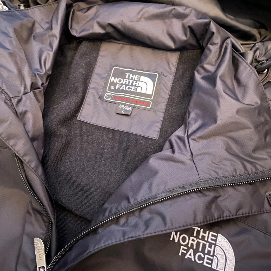 Svart vind/regnjacka från The North Face - 2