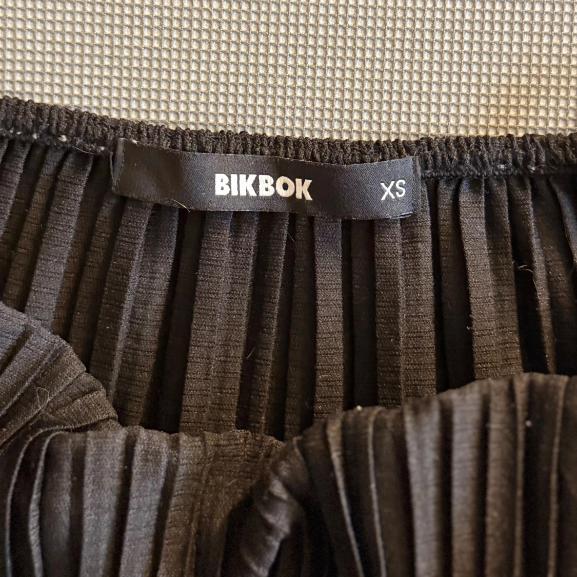 Svart plisserad linnetopp från BikBok - 1