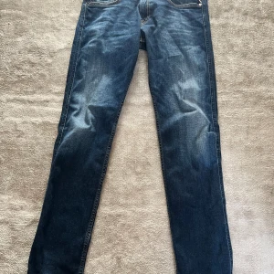 Replay anbass  - Mycket fina replay anbass i nyskick, storleken är W29 L32