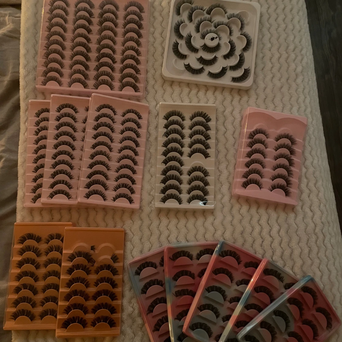 Flera paket lösögonfransar volym