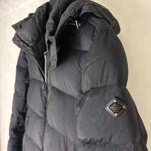 J.lindeberg dunjacka  - Fint skick! Modellen är 185