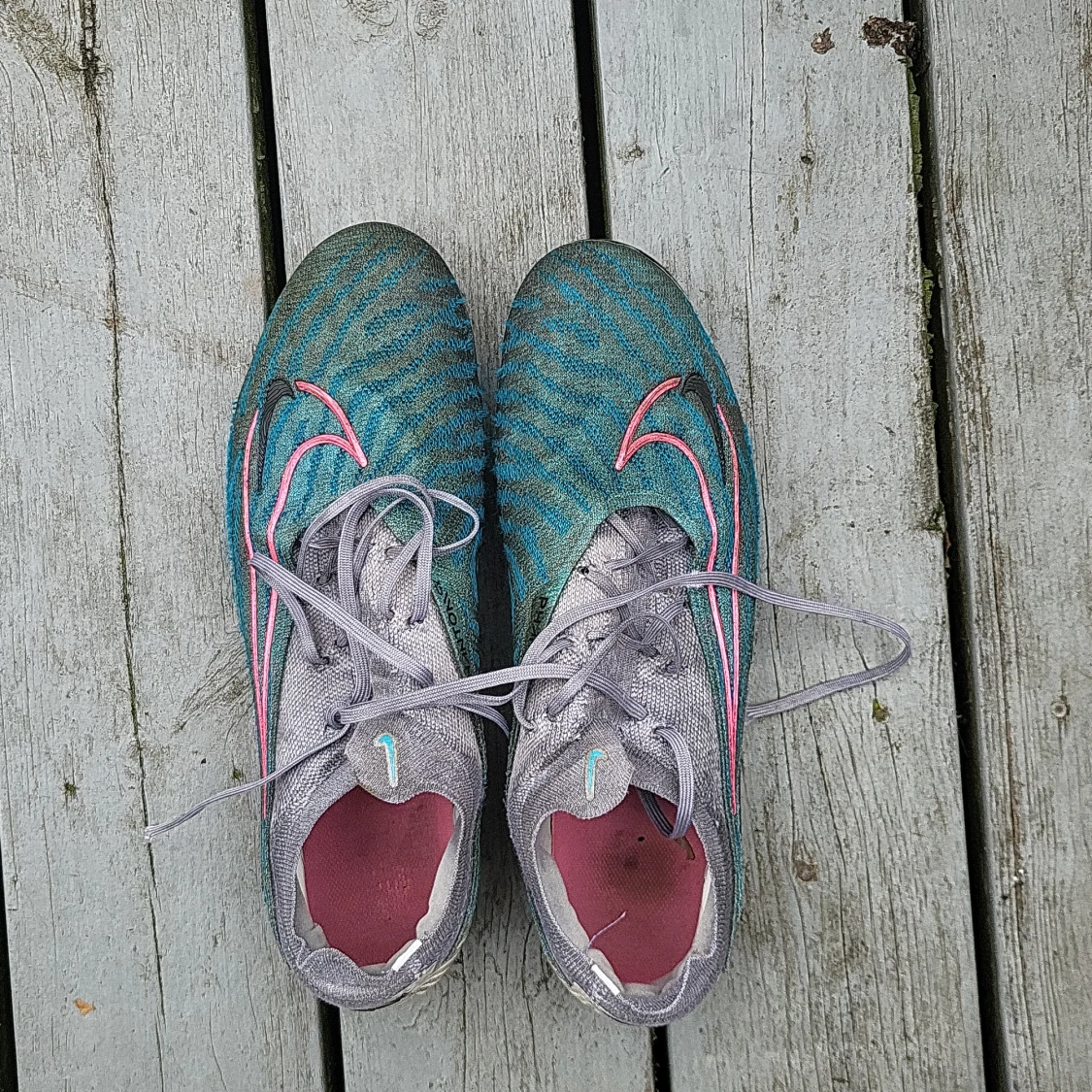 Nike fotbollsskor med blått mönster - 1