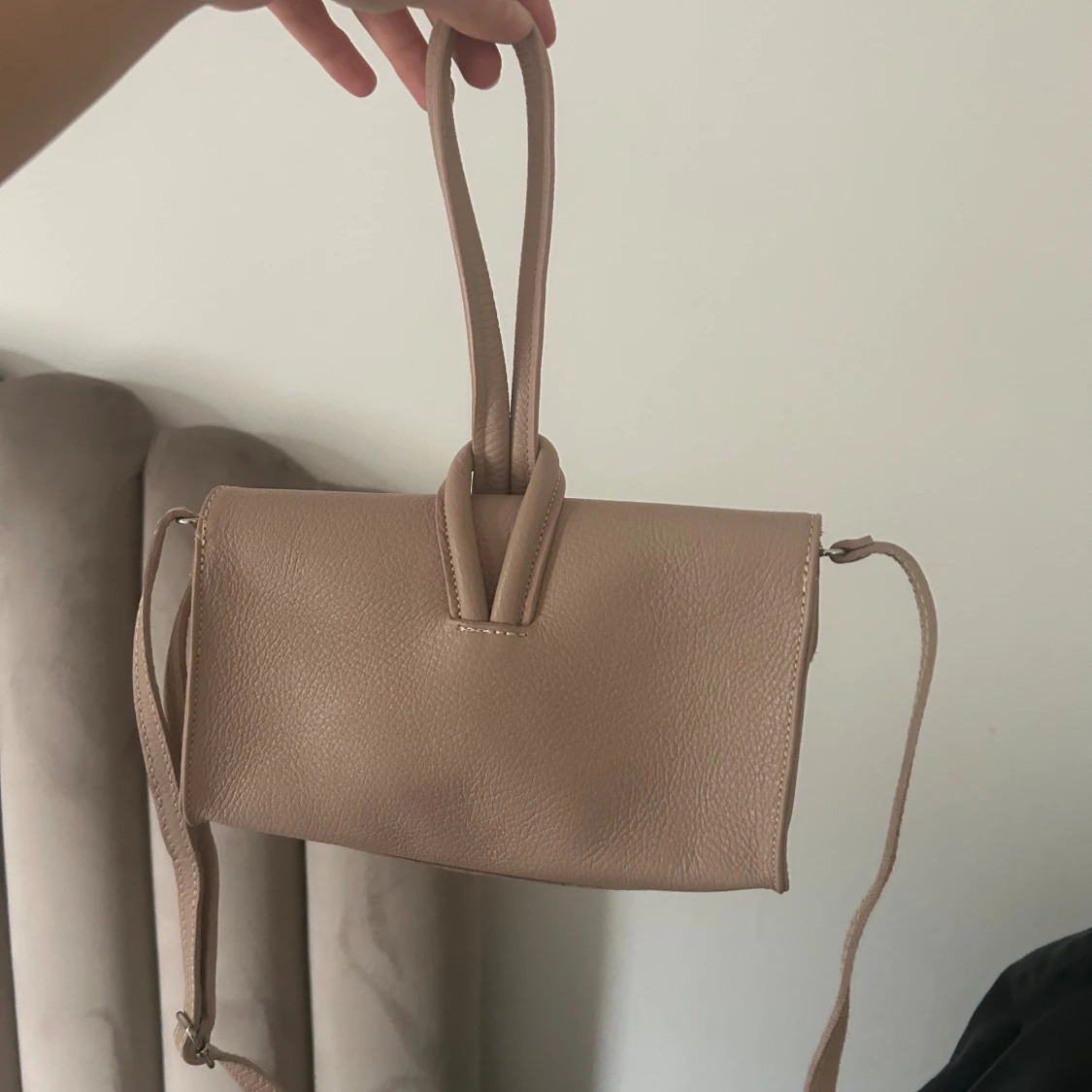 Beige/rosa handväska med knyt-detalj - 1