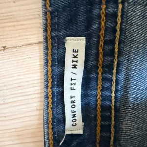 Jack and Jones jeans - Väl använda men inga defekter. Men någon sömm som ”lossnat” de sista bild