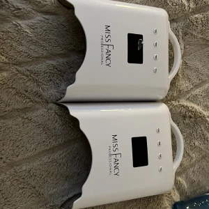 Miss Fancy Professional UV/LED Lampa - Använt fåtalgånger sen somras, tillkommer endast 1 laddare. Nypris 1399 per lampa säljer båda för 1700 kr. 