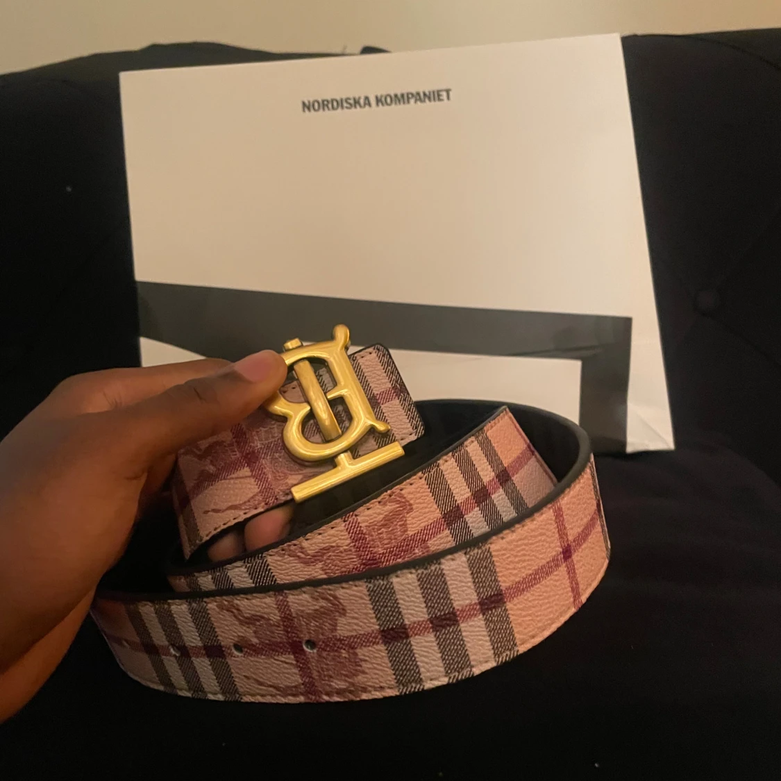  Burberry bälte med guldspänne