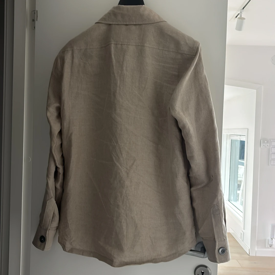 Beige linnéovershirt från Oscar Jacobson - 2