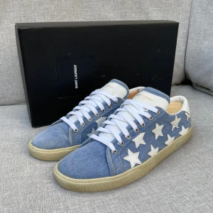 Sällsynta Saint Laurent skor  - Hej! Säljer nu dessa sjukt snygga ysl skor. Skorna är i extremt fint skick. Har begränsat antal boxar och dustbag. Hör av dig vid frågor. 