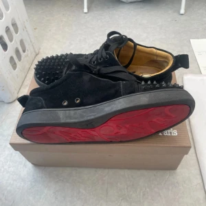 Christian Louboutin Louis Strass Leopard 43 - Säljer ett par riktigt feta Louboutin skor med spikar dock rep!!! Pris kan diskuteras 