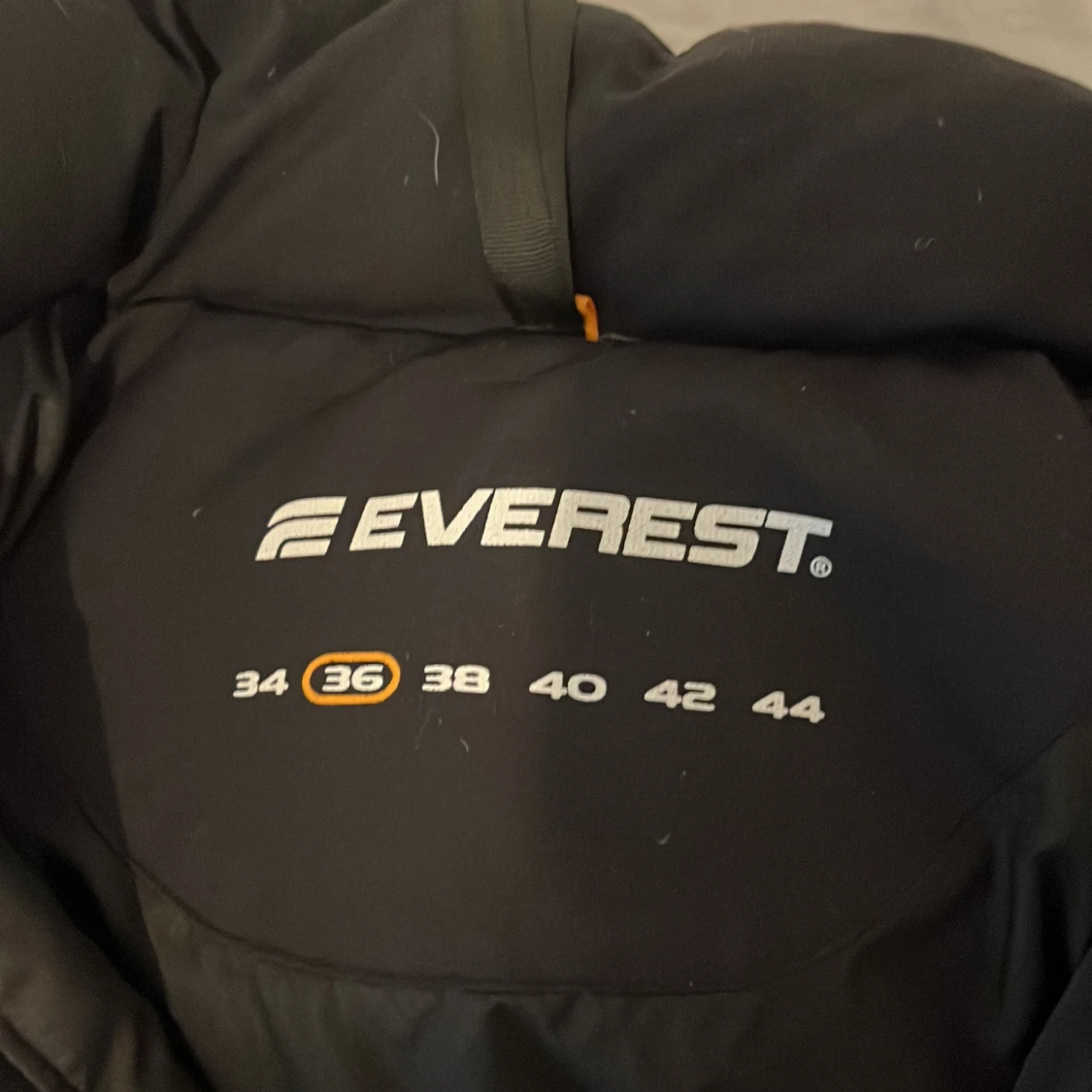 Svart dunväst från Everest med huva - 3