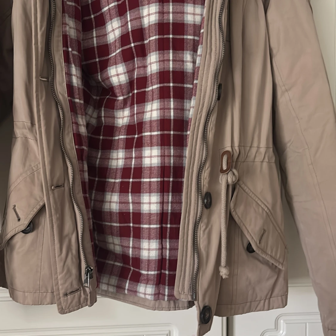 Beige parkajacka från Hollister  - 4