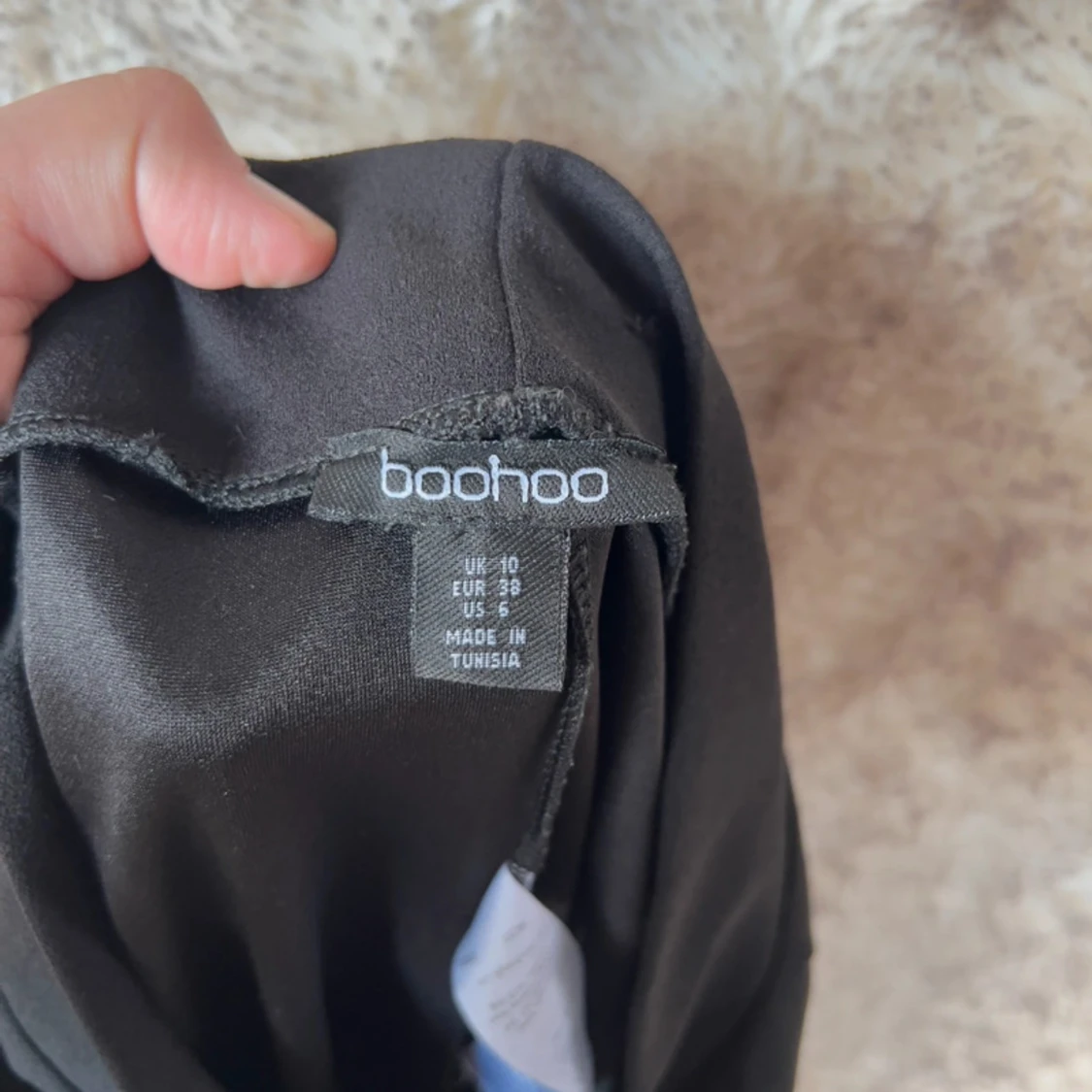 Svarta vida byxor från Boohoo - 3