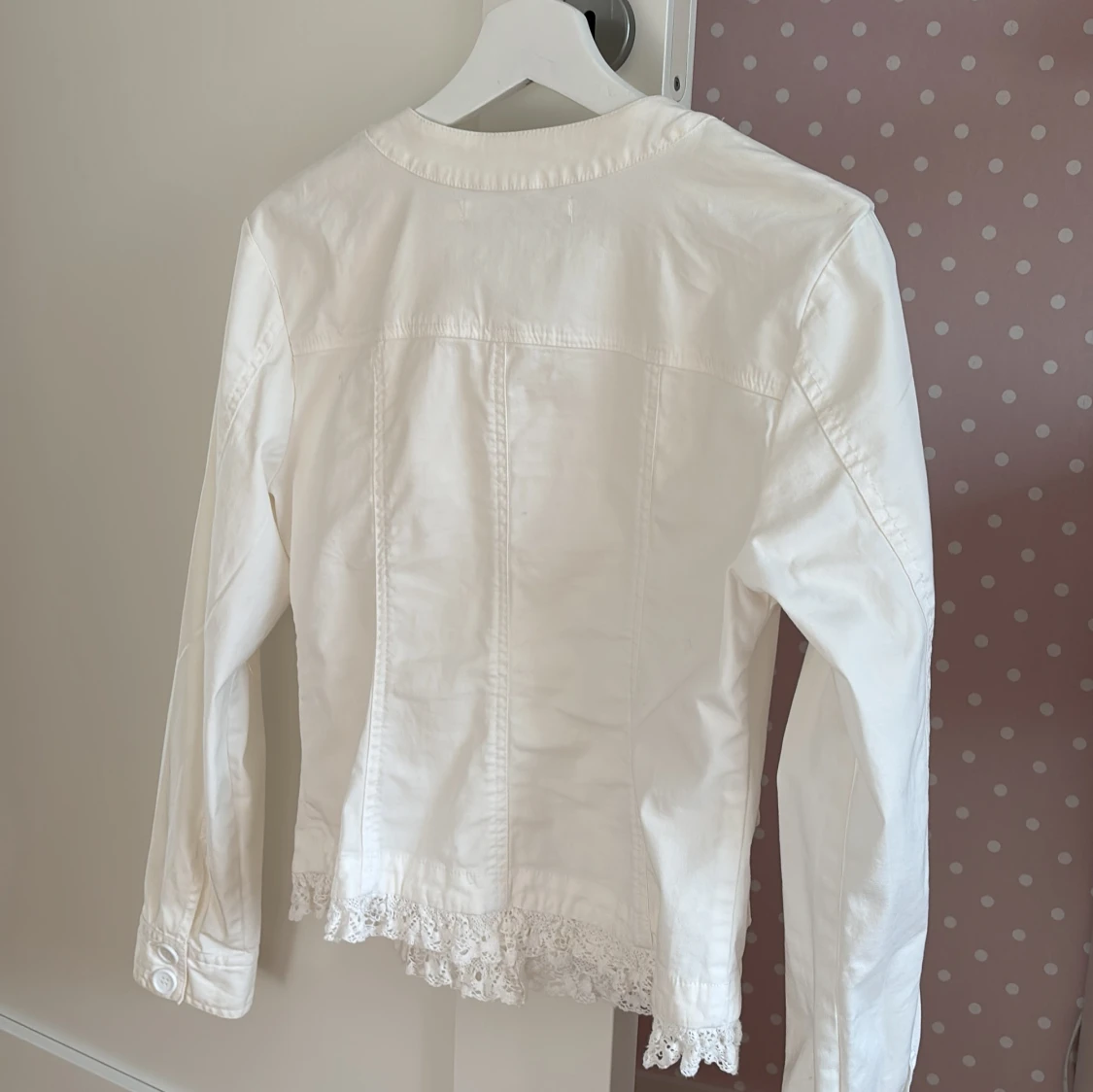 Vit jacka med spets från RoseBud - 3