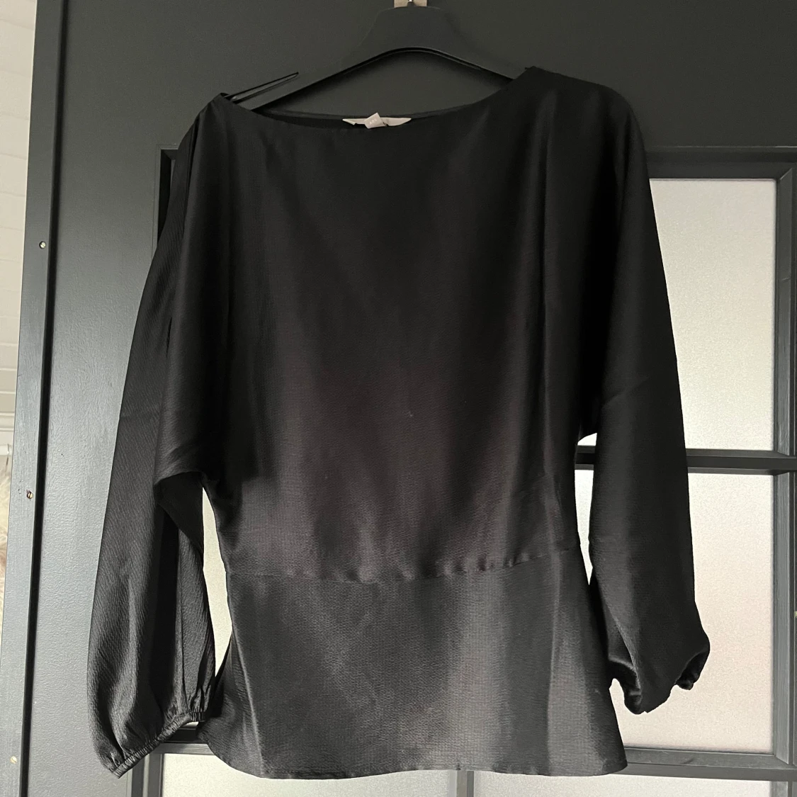 Svart långärmad blus från H&M XS