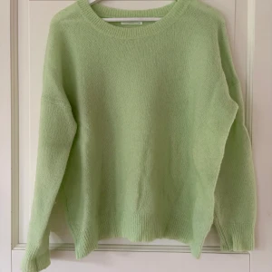 Stickad tröja från MSCH - Säljer min fina stickade tröja från msch då den inte längre kommer till användning. Fint skick i storlek M/L. 