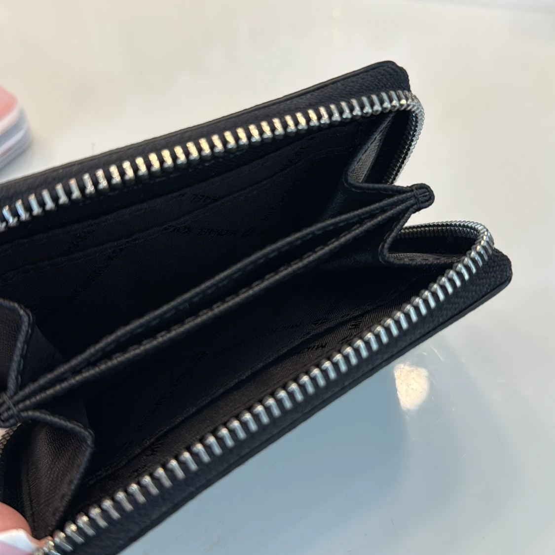 Svart plånbok från Michael Kors - 1