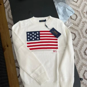 Polo Ralph Laurent  - Säljer en Ralph Laurent tröja i storlek M men passar även en S, Helt ny oanvänd, Skriv vid fler frågor