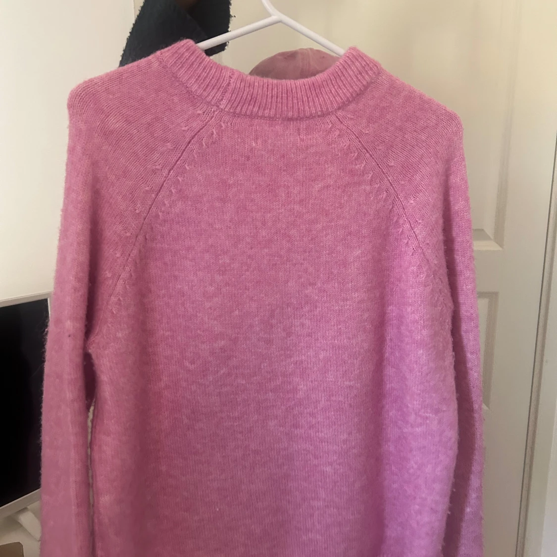 Rosa stickad tröja från Envii - 1