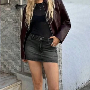 Jeans kjol - Super fin jeans kjol som är i storlek L men sitter som S/M då den är liten i storleken🩷