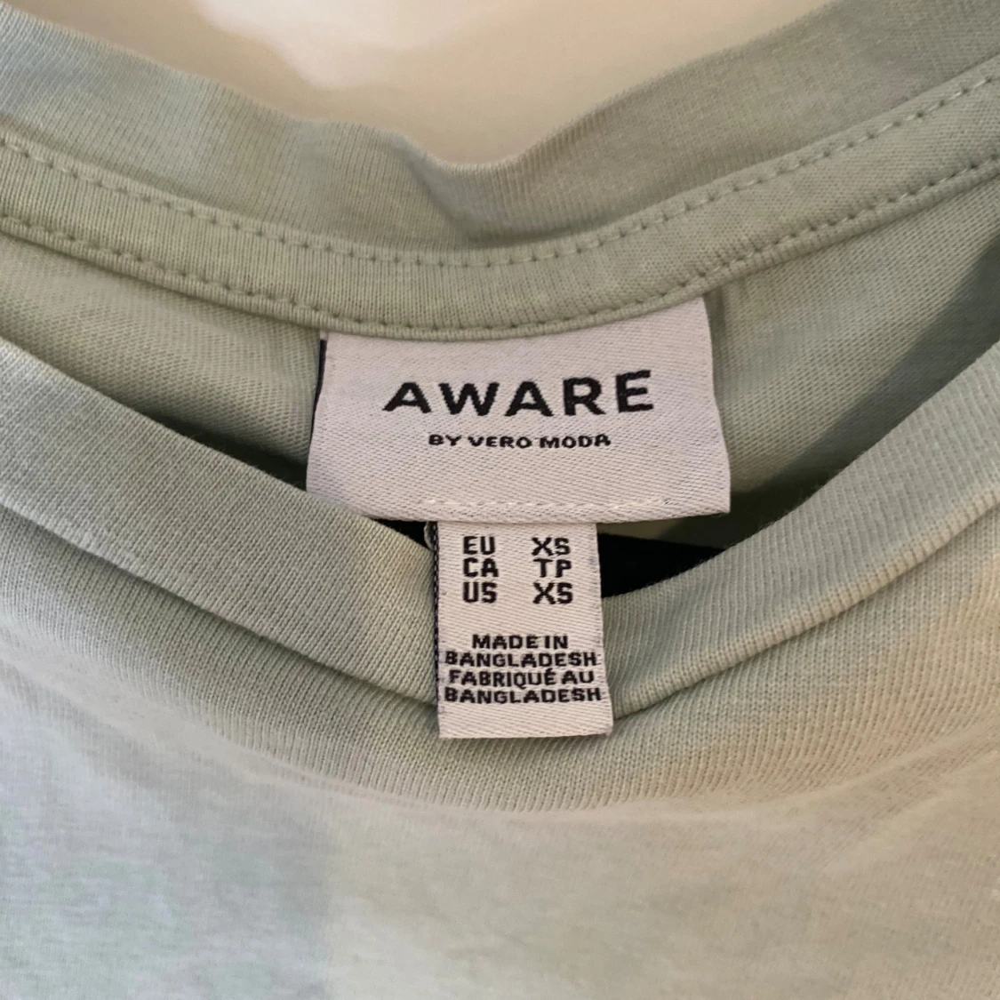 Ljusgrön tröja med ”puffiga” axlar  - 1