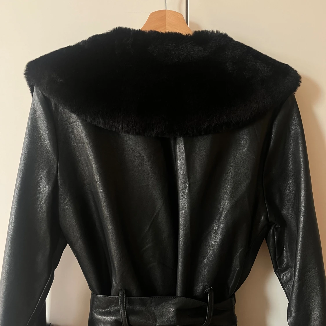 Kappa med päls-detalj - 3