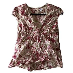 Söt blus - Jättegullig blus med justerbart snöre på baksidan, perfekt för våren å sommaren!