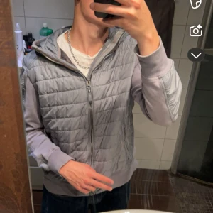 parajumper cardigan  - säljer min cardigan då jag är sugen på ny jacka, den är i storlek M och köpt från hemsida 