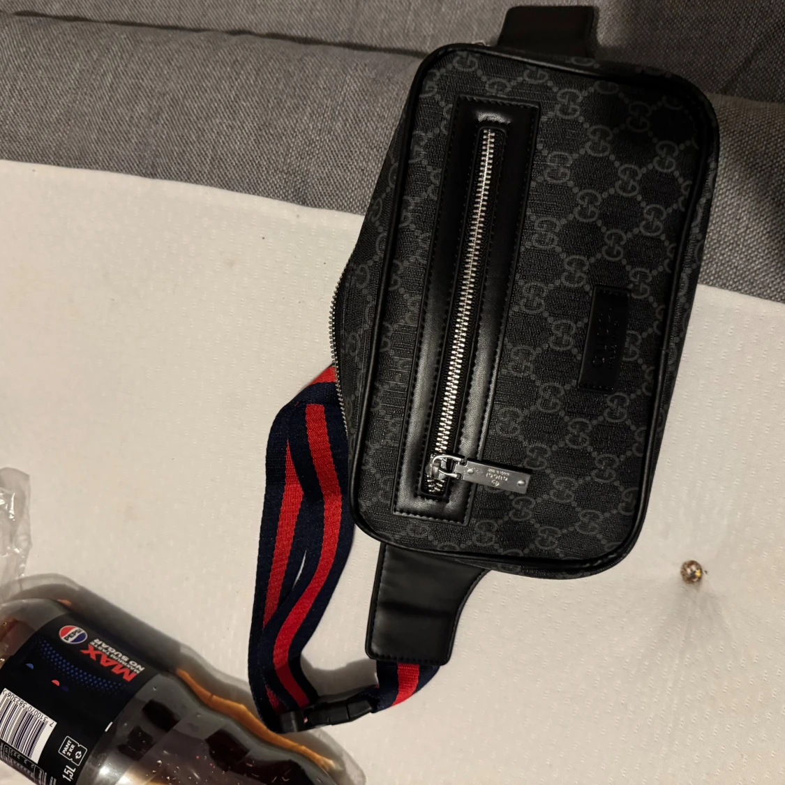 Svart  axelväska  - 1