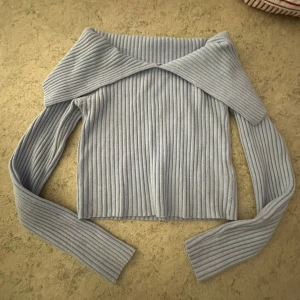 Tröja bershka - Ljusblå tröja från berskha i stl M, i fint skick, inga defekter 
