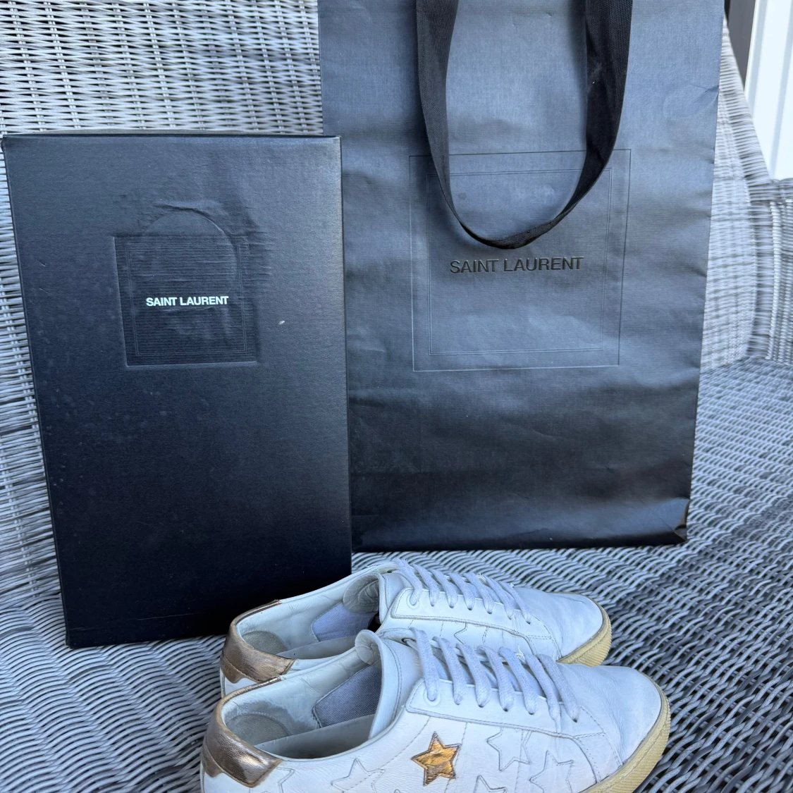 Saint Laurent vita sneakers med stjärnor - 1