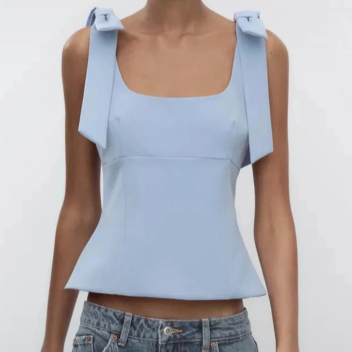 Ljusblå topp med rosett från Zara  - 2