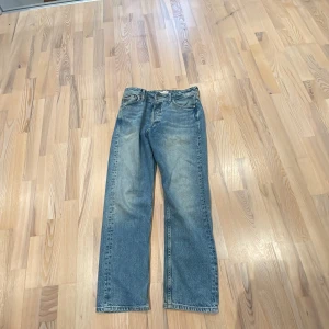 Jack & Jones loose fit jeans ljusblå - Ljusblå jeans från Jack & Jones i loose fit-modell. Dom är helt nya pga att dom inte passade mig. 