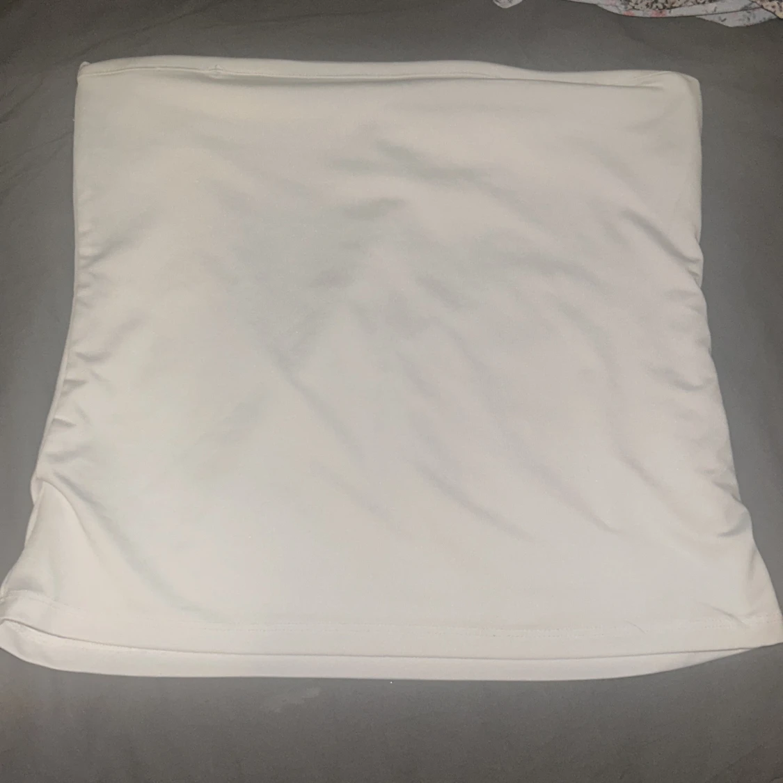 Vit topp från Amisu