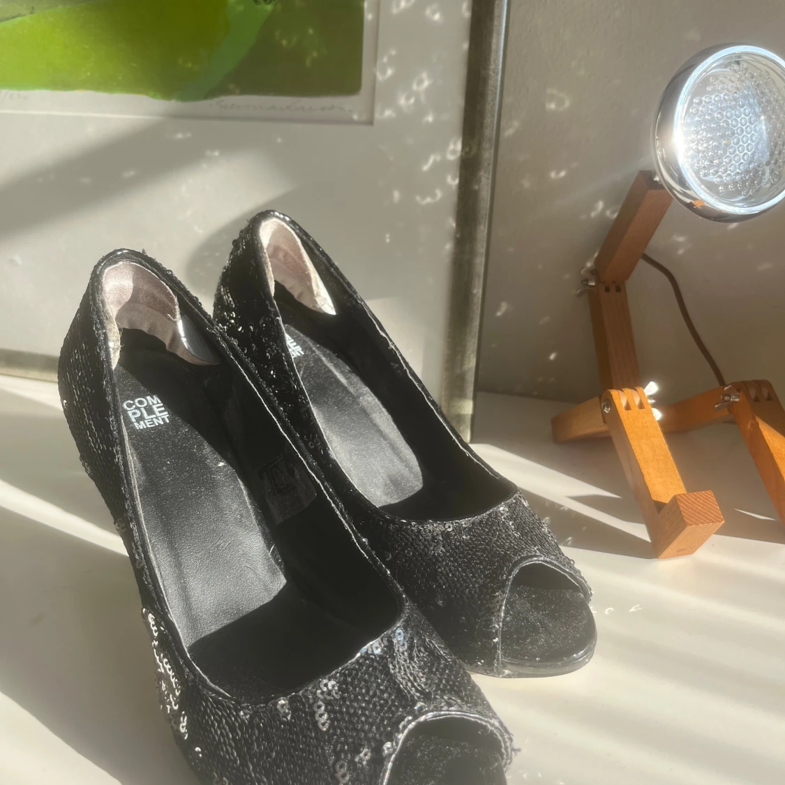 Svarta glittriga pumps med paljetter - 1