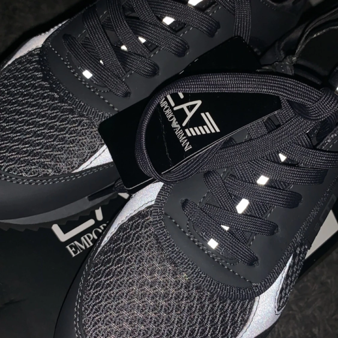 Helt nya Grå EA7 Emporio Armani sneakers. Org pris 2299kr - 3