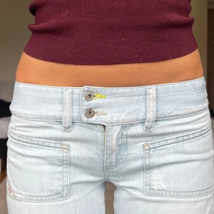 Diesel jeans - Midjemått: 35cm rakt över, innerbenslängd: 75cm 💕