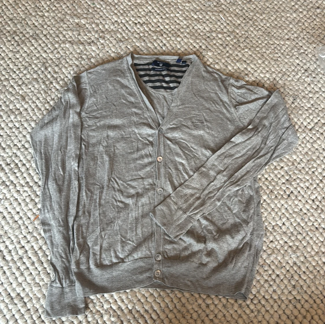 Grå kofta från GANT i S