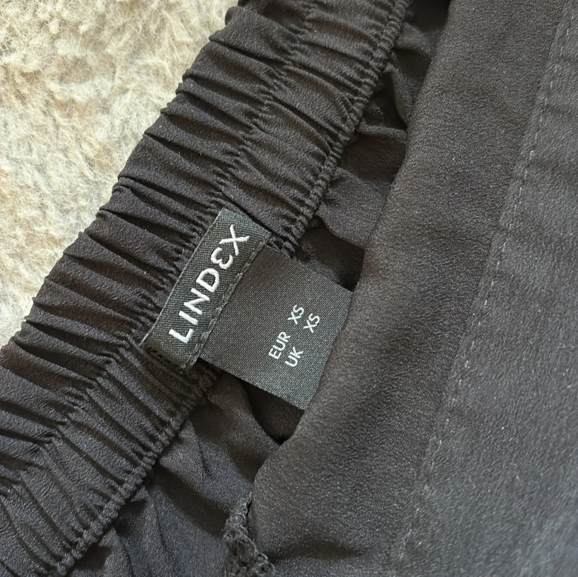 Svart volangkjol från Lindex - 1