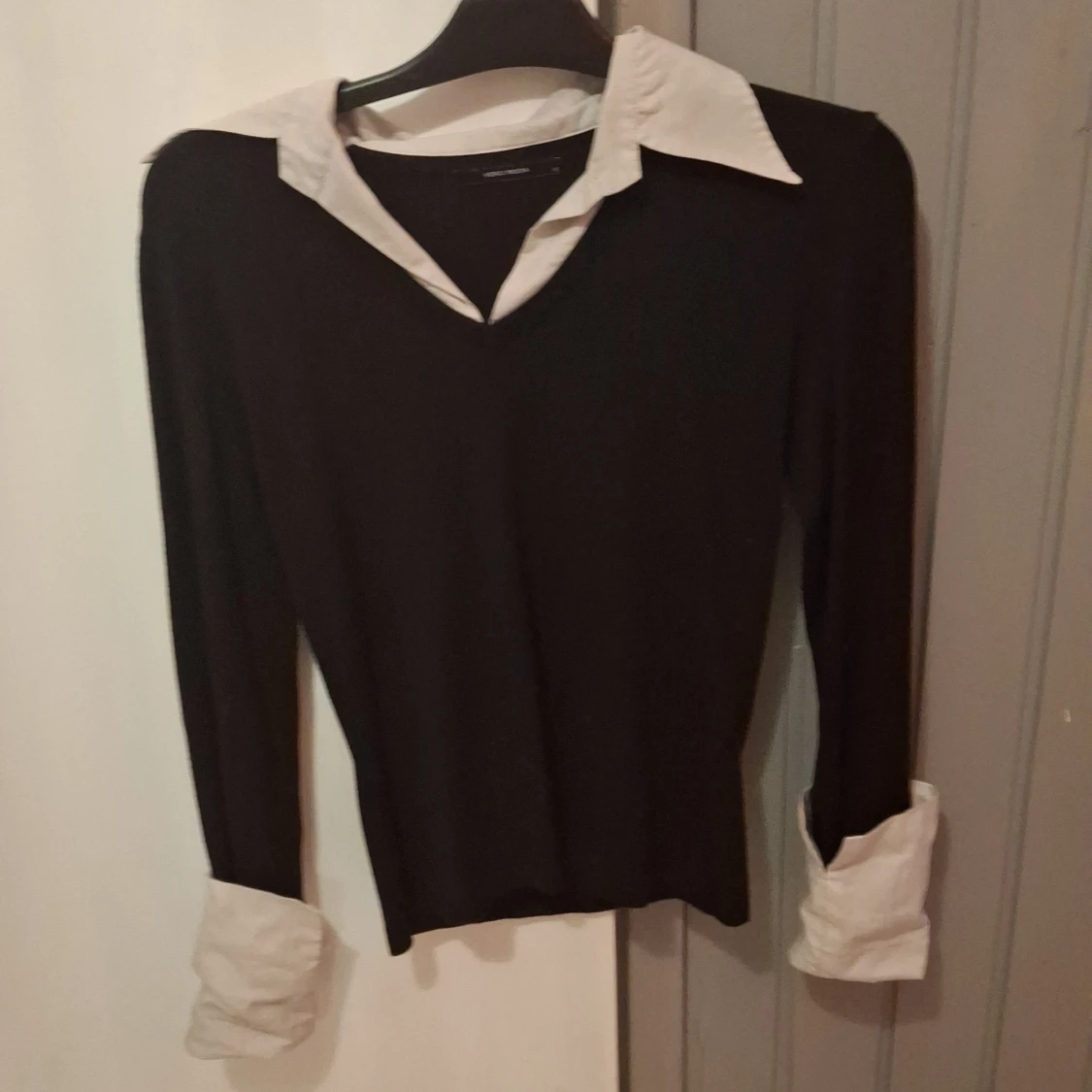 Svart tröja med vit krage Vero Moda