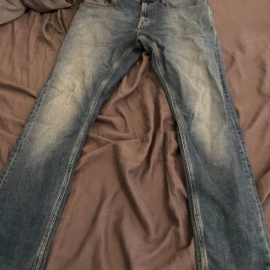 Blå raka jeans tiger of sweden. - Ljusblå tiger of sweden jeans skin fit storlek 30:30