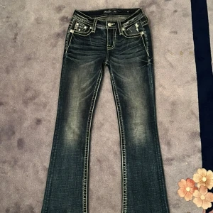 Miss Me jeans  - Såå coola jeans ifrån miss me! Knappt använda och i nyskick, low waist och bootcut💕