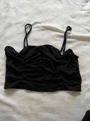 Svart linne - Snyggt svart linne, aldrig använt😍