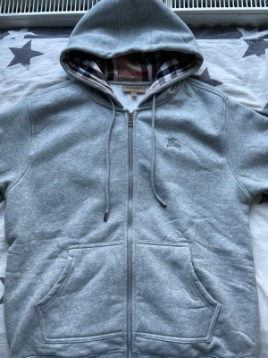 Burberry kofta - Storlek XXL passar för de som har L, använd 1 gång