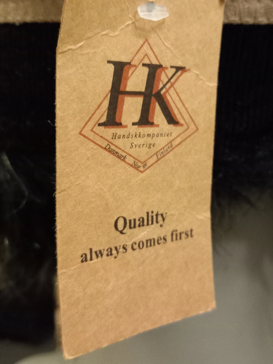 Rutig pälsmössa från Handskkompaniet - Storlek M  - 3