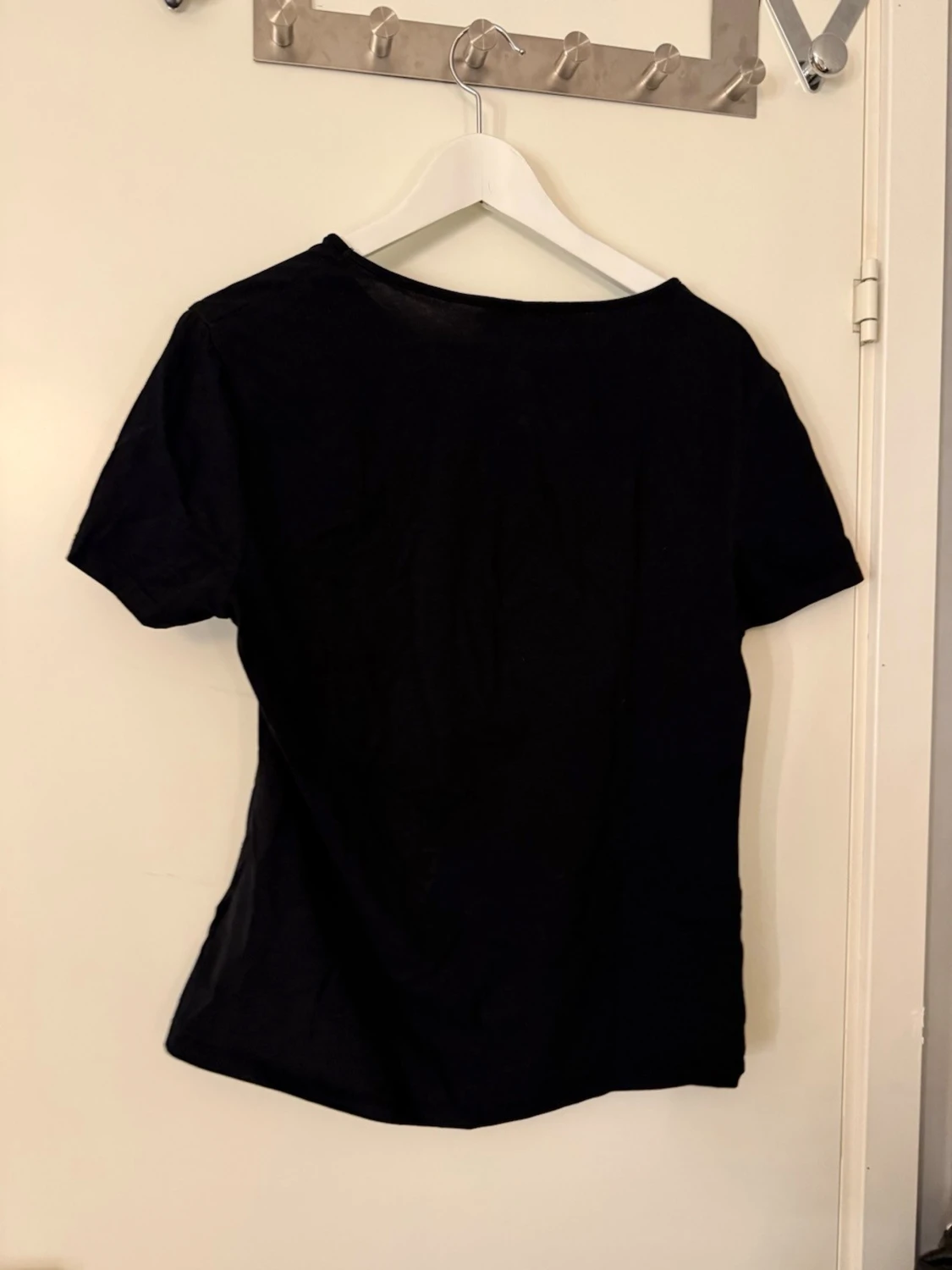 Svart basic t-shirt från H&M - 1