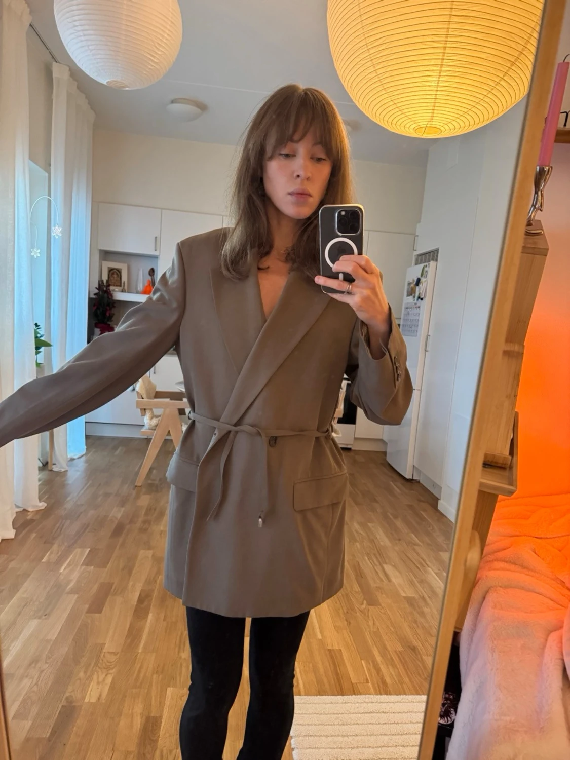 Beige kavaj med bälte från Acne Studios - 3