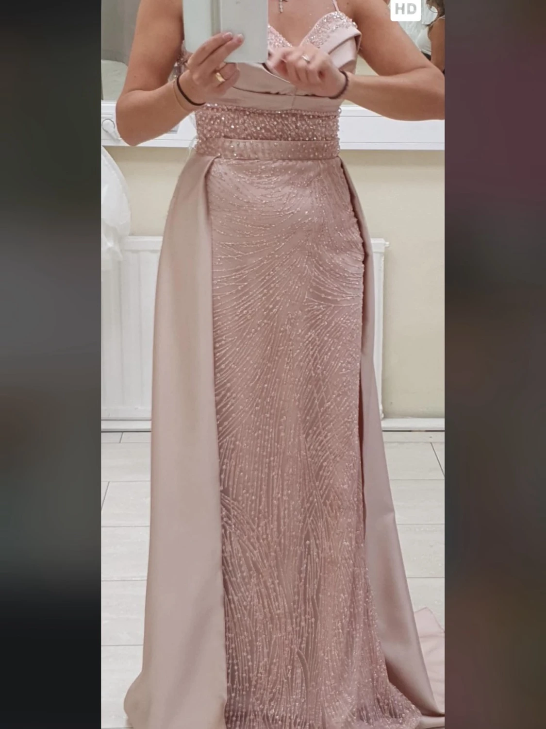 Champagnefärgad långklänning med pärlor - 1