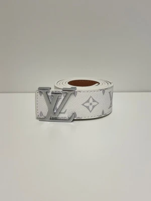 Bälte Lv - Säljer ett bälte helt nytt oanvänd. Storlek 110cm snabb frakt.