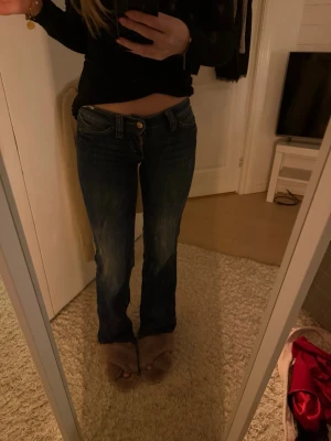 Low waist bootcut jeans  - Snygga jeans från weekday!! De är i mycket bra skick💕