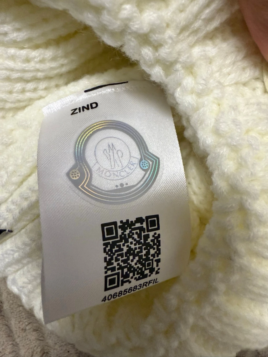 Vit stickad Moncler mössa med pälsboll - 3